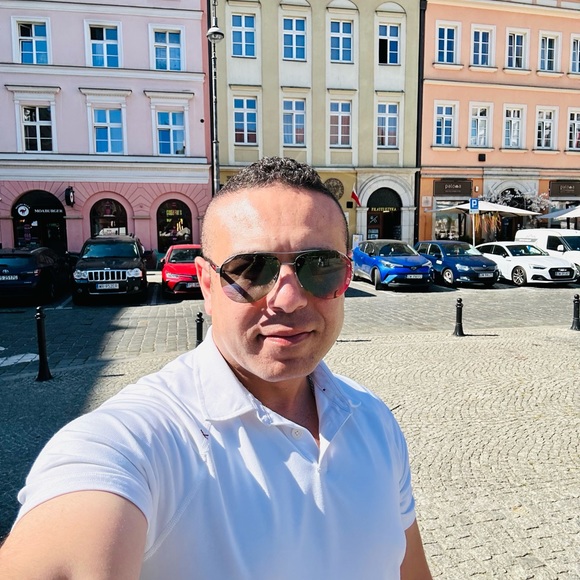 Meet your Posher, Sam - Picture 2 of 5